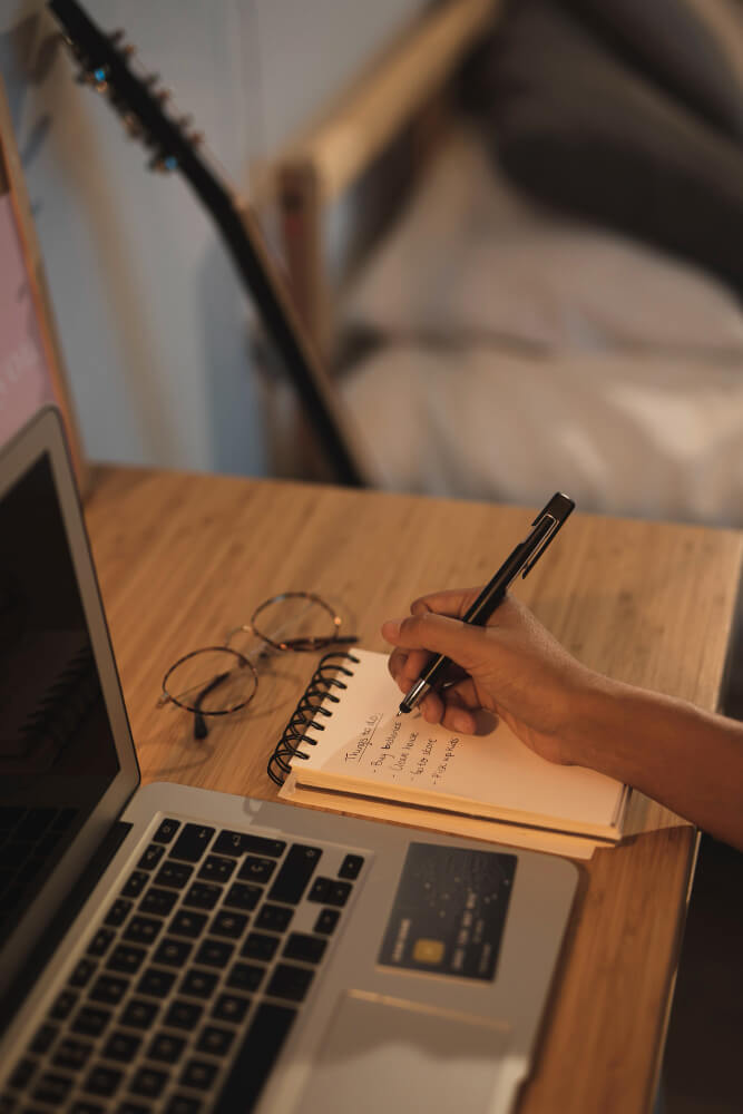 How Can You Write Creative Titles for Engaging Content?